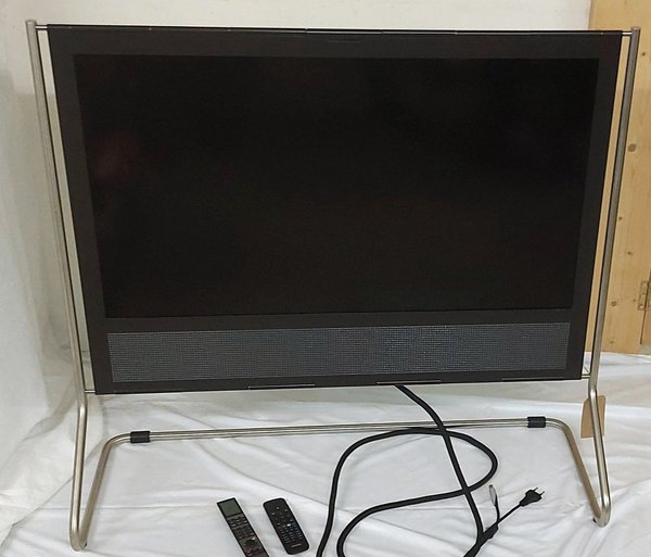 Bang Olufsen Beoplay V1-40 Smat LCD TV Bodenstand+Blueray DVD Player PUC IR Beo4 Joystick